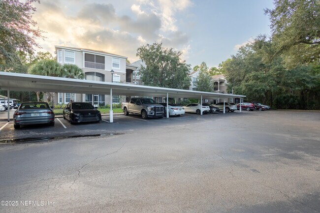 Building Photo - 10550 Baymeadows Rd