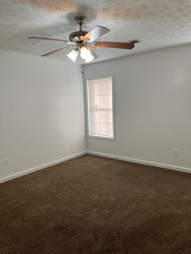 Building Photo - 5409 Sugarmill Dr