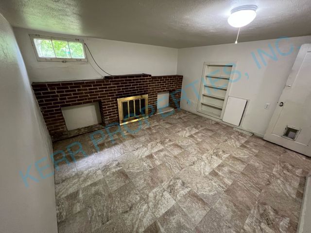 Building Photo - FREE RENT! Cozy tri-level 1374 square foot...