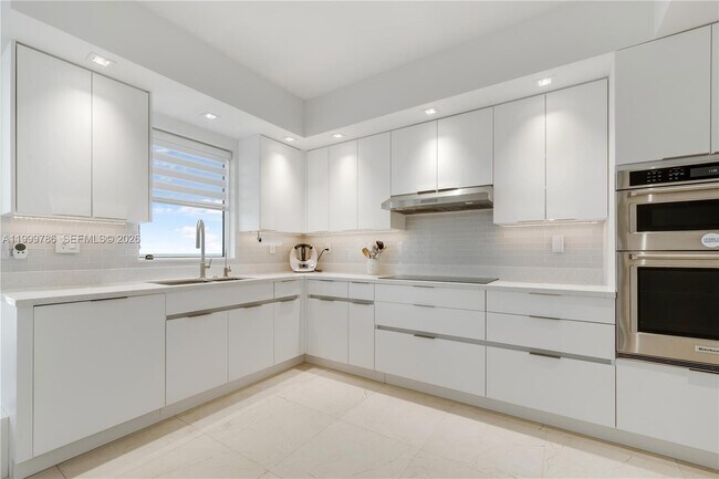 Building Photo - 789 Crandon Blvd