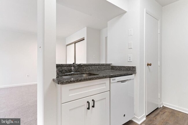 Building Photo - 5766 Rexford Ct