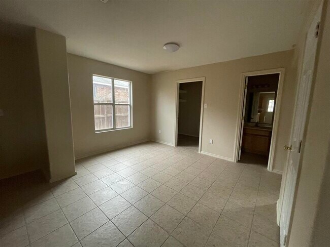 Building Photo - 519 Gandara Dr