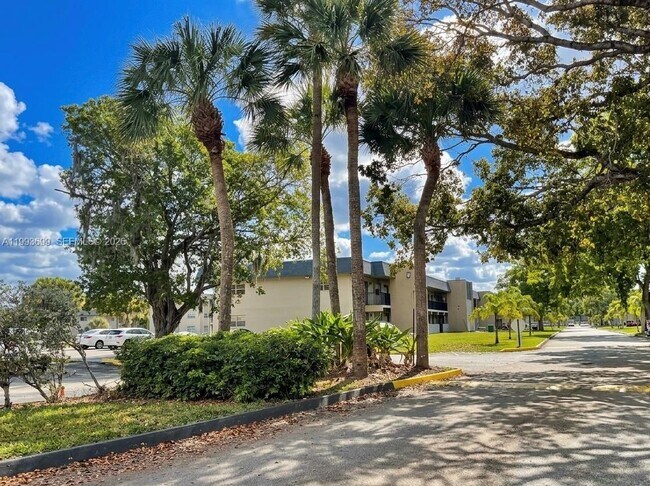 Building Photo - 7900 S Colony Cir