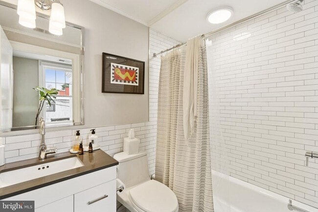 Building Photo - 1724 34th St NW