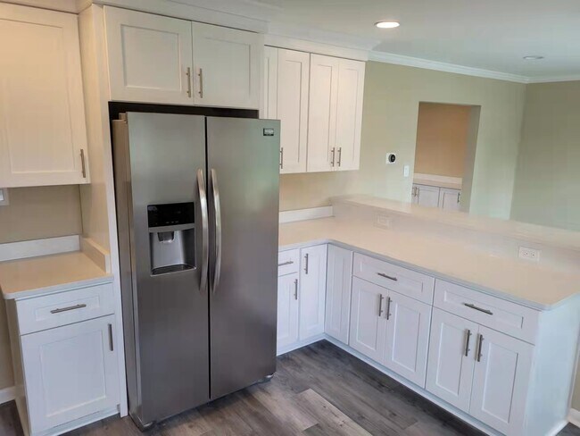 Building Photo - 520 Williamsburg Rd