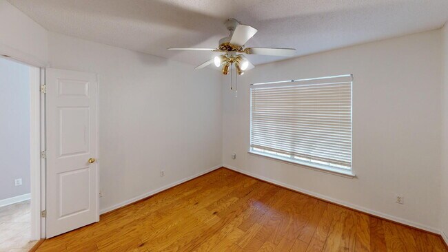 Building Photo - **Reduced rent** $1,880 Spacious 3-Bedroom Home in Prime North Pensacola Location
