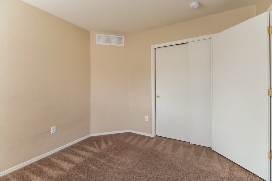 Building Photo - 3620 W Avenida Del Mar