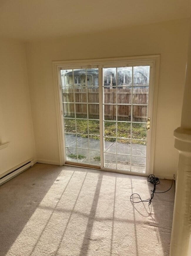 Building Photo - 237 Pattison St