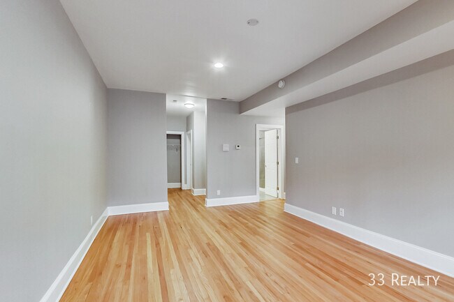 Building Photo - 948 Pleasant St