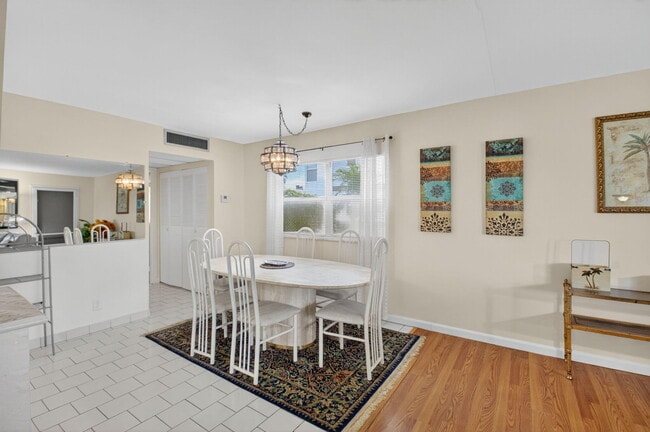 Building Photo - 359 Saxony Trail