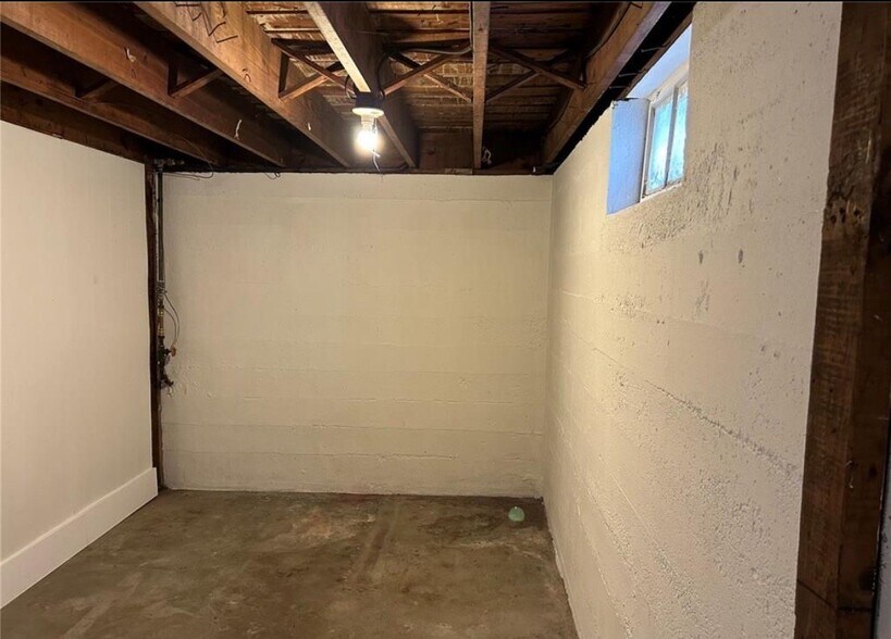 Building Photo - 9448 Harold Dr