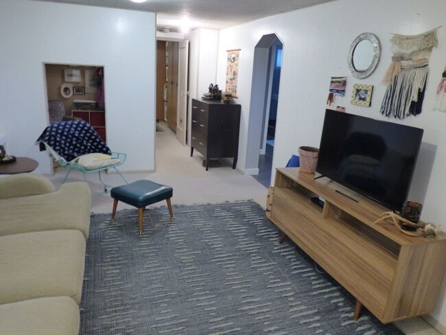 Building Photo - $0 DEPOSIT OPTION! Beautifully Upgraded 3-Bed Ranch with Basement, Remodeled Bath, and Ideal Loca...