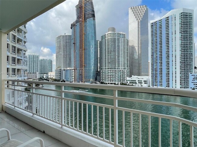 Building Photo - 888 Brickell Key Dr