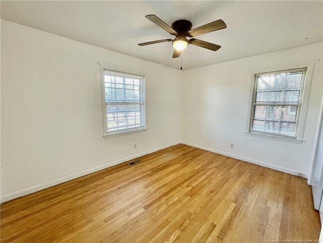 Building Photo - 3522 Thomas Dr