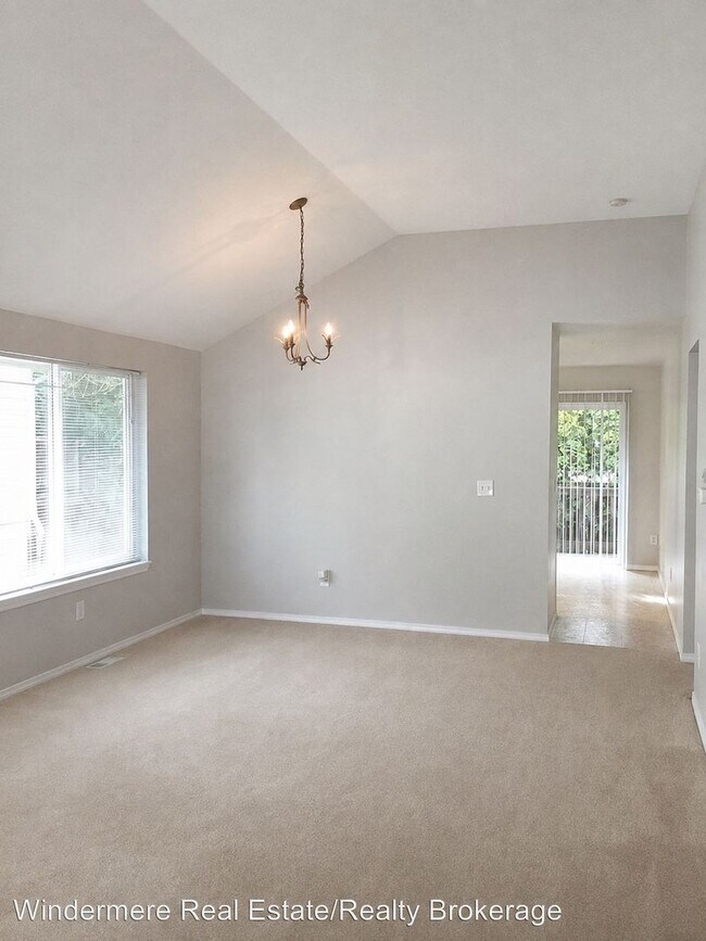Building Photo - Mukilteo - 3 bdrm, 2 bath Townhome