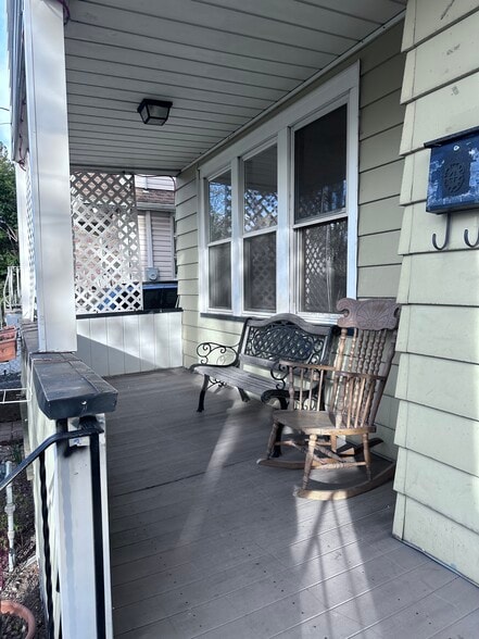 Building Photo - 95 E Clifton Ave