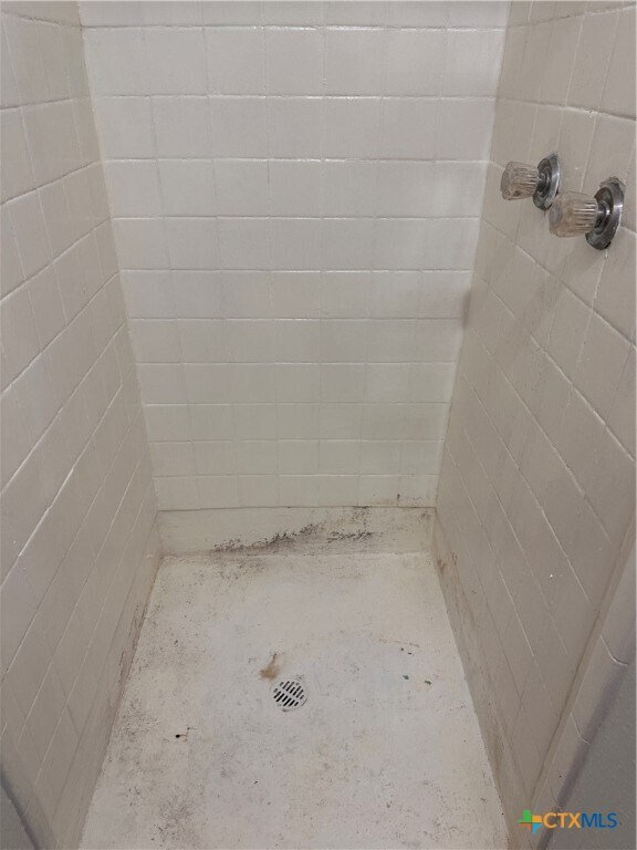 Building Photo - 1706 N Interstate 35