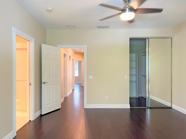 Building Photo - 3368 Greenway Dr