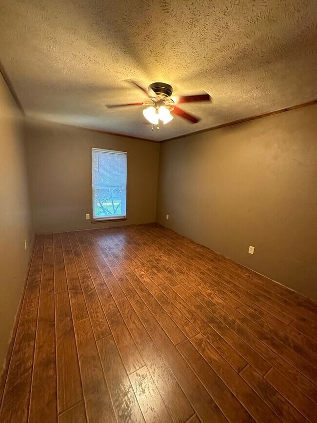 Building Photo - Adorable Home on Corner LOT- COMING SOON