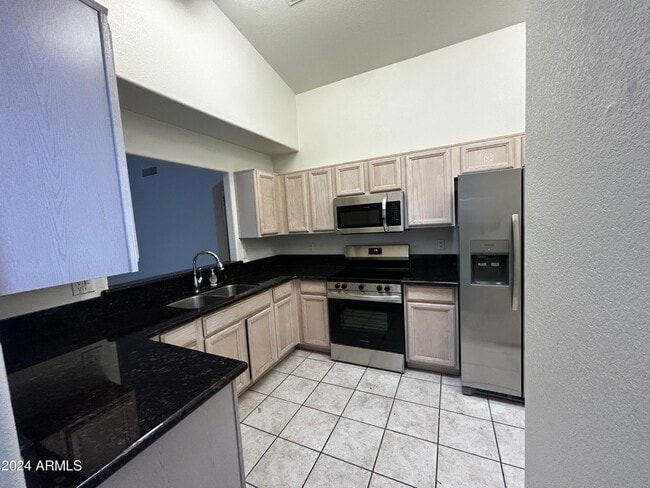 Building Photo - 755 W Baylor Ln