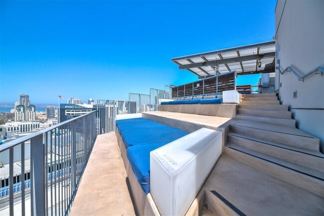 Building Photo - East Village 13th floor condo with panoramic views