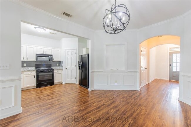 Building Photo - 4922 Sherwood Way