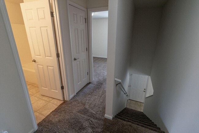 Building Photo - 3300 E St Charles Rd