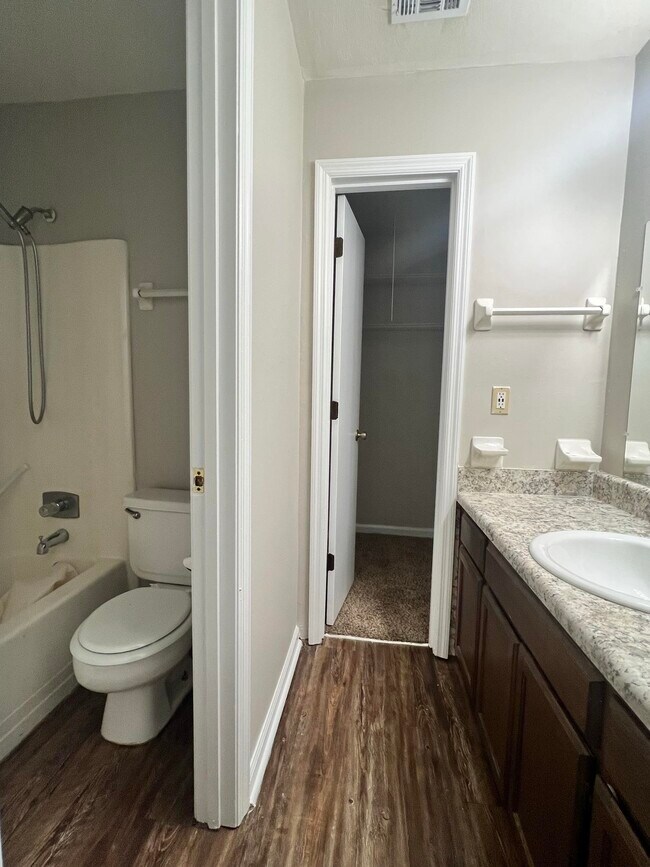 Building Photo - 2968 Woodrich Dr