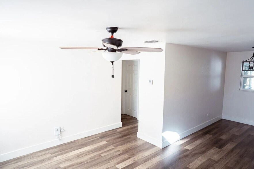 Building Photo - 6671 Fiesta Way