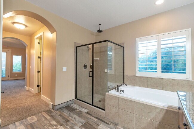 Building Photo - Suncrest — Stunning 4 Bed, 4 Bath Home - SPACIOUS LIVING