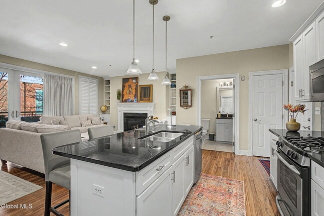 Building Photo - 87 Railroad Pl