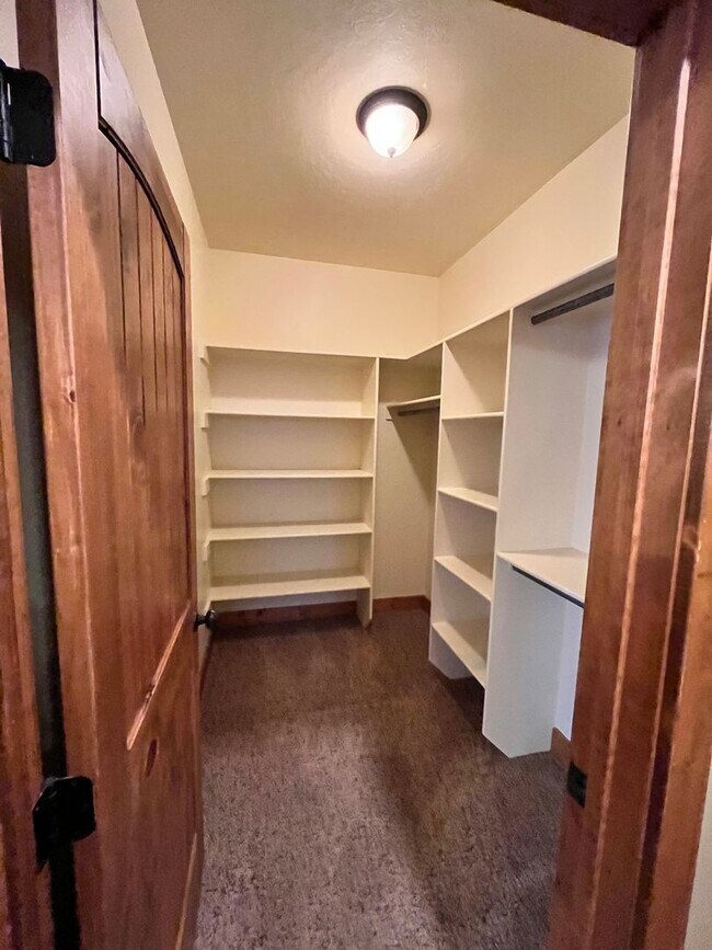 Building Photo - 3 bed, 3 bath Duplex in Driggs