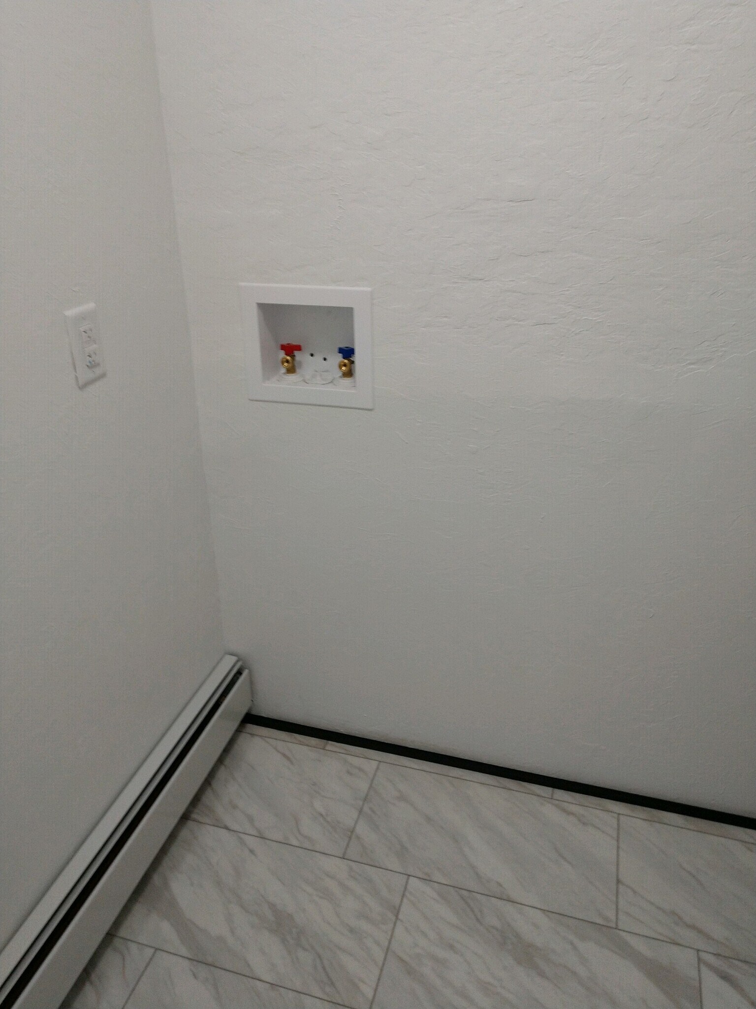 Building Photo - 1357 N Main Ave