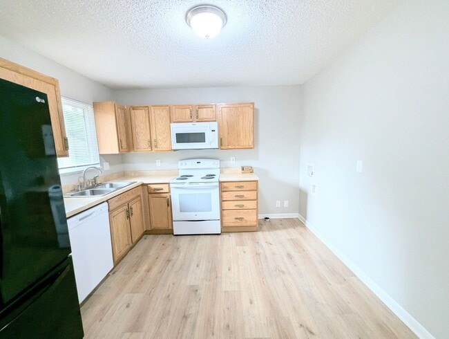 Building Photo - Great 3 Bedroom, 1 Bath Home