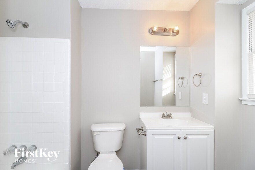 Building Photo - 1923 Greenstone Pl