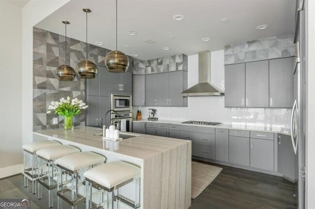 Building Photo - 1065 Peachtree St NE