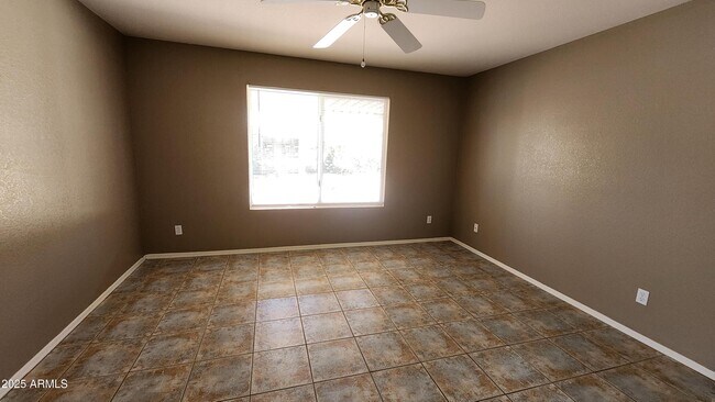 Building Photo - 6126 W Paradise Ln