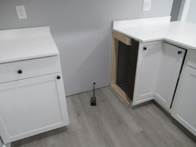 Building Photo - Cute, remodeled 3bd 1ba house