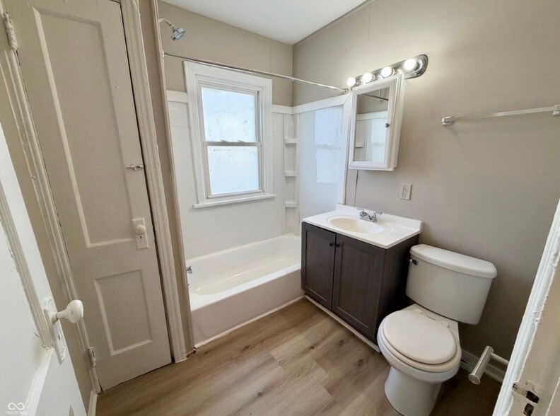 Building Photo - 4002 Rookwood Ave