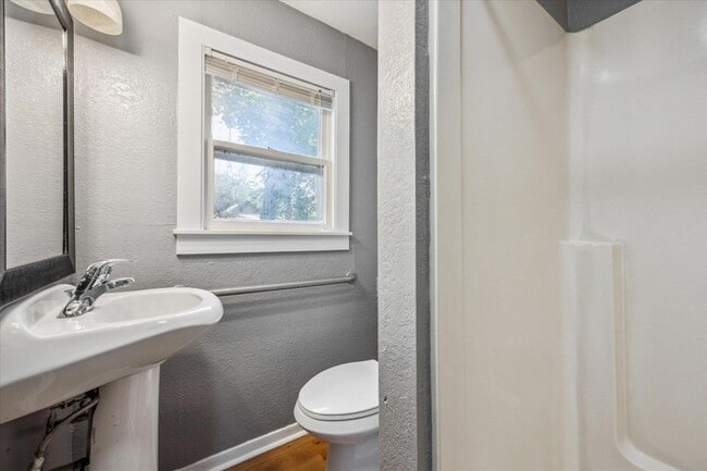 Building Photo - 1102 Cherico St