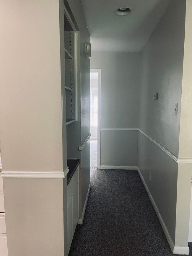 Building Photo - 2 Bed / 1 Bath