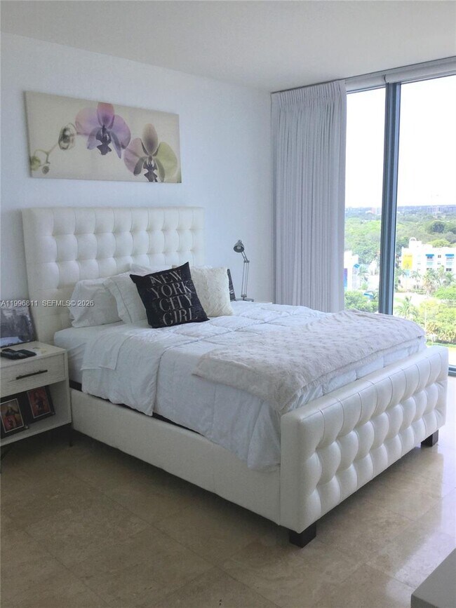 Building Photo - 601 NE 36th St