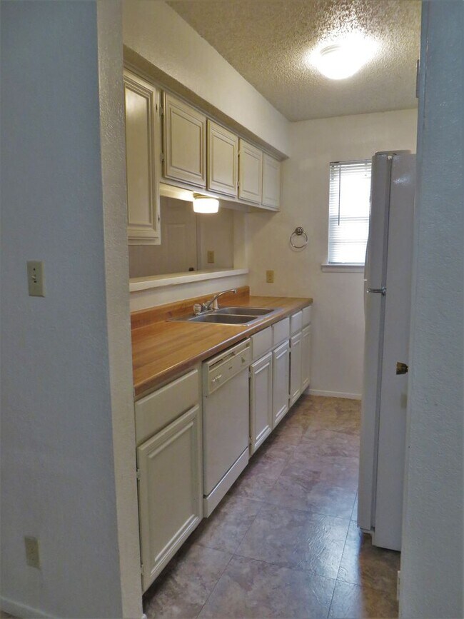Building Photo - 2 Bedroom 2 Bathroom Georgetown Duplex