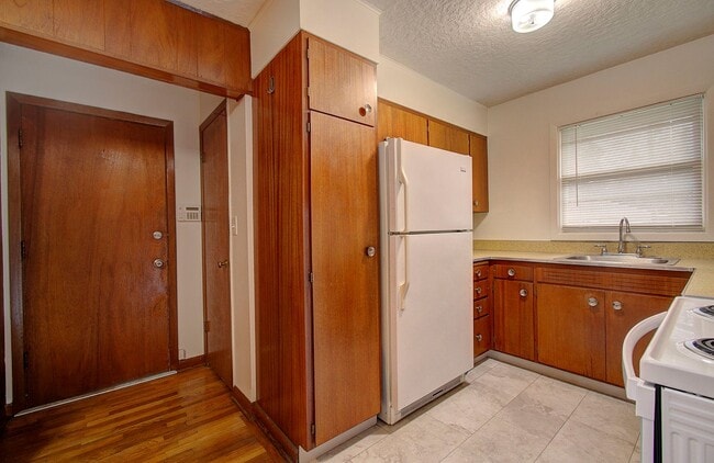 Building Photo - Quaint Three Bedroom Home in Vancouver!  Apply today to received $250 off June 2026