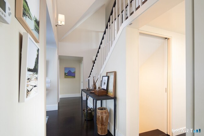 Building Photo - 15 Harrison St