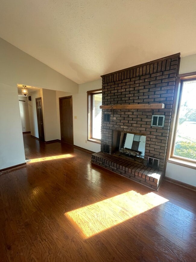 Building Photo - Spacious 3-Bedroom Ranch for Rent in Franklin, KY!