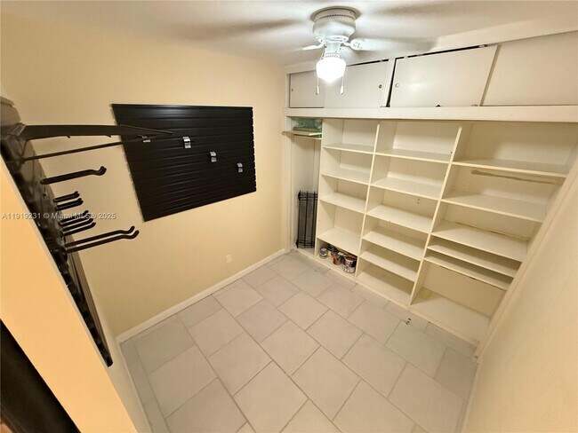 Building Photo - 1522 Whitehall Dr