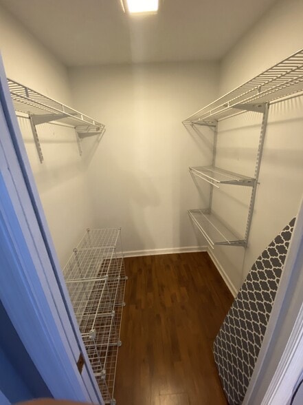 Building Photo - 601 N Gay St