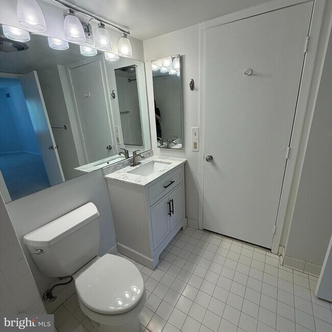 Building Photo - 2111 Wisconsin Ave NW