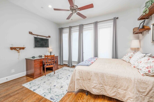 Building Photo - Luxury End Unit Rental with Elevator, Downtown Views, and Sky Deck ($150 off the second month!)